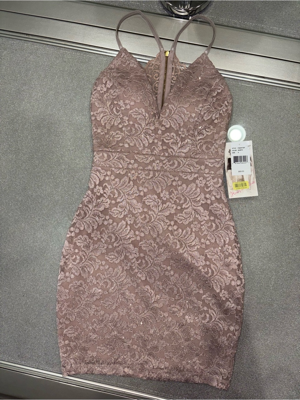 Colsie Lace Bodycon Mini Dress in Dusty Mauve